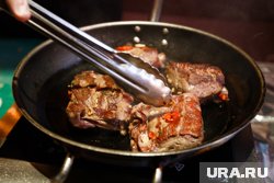 В ХМАО устроят мужской чемпионат по готовке стейков